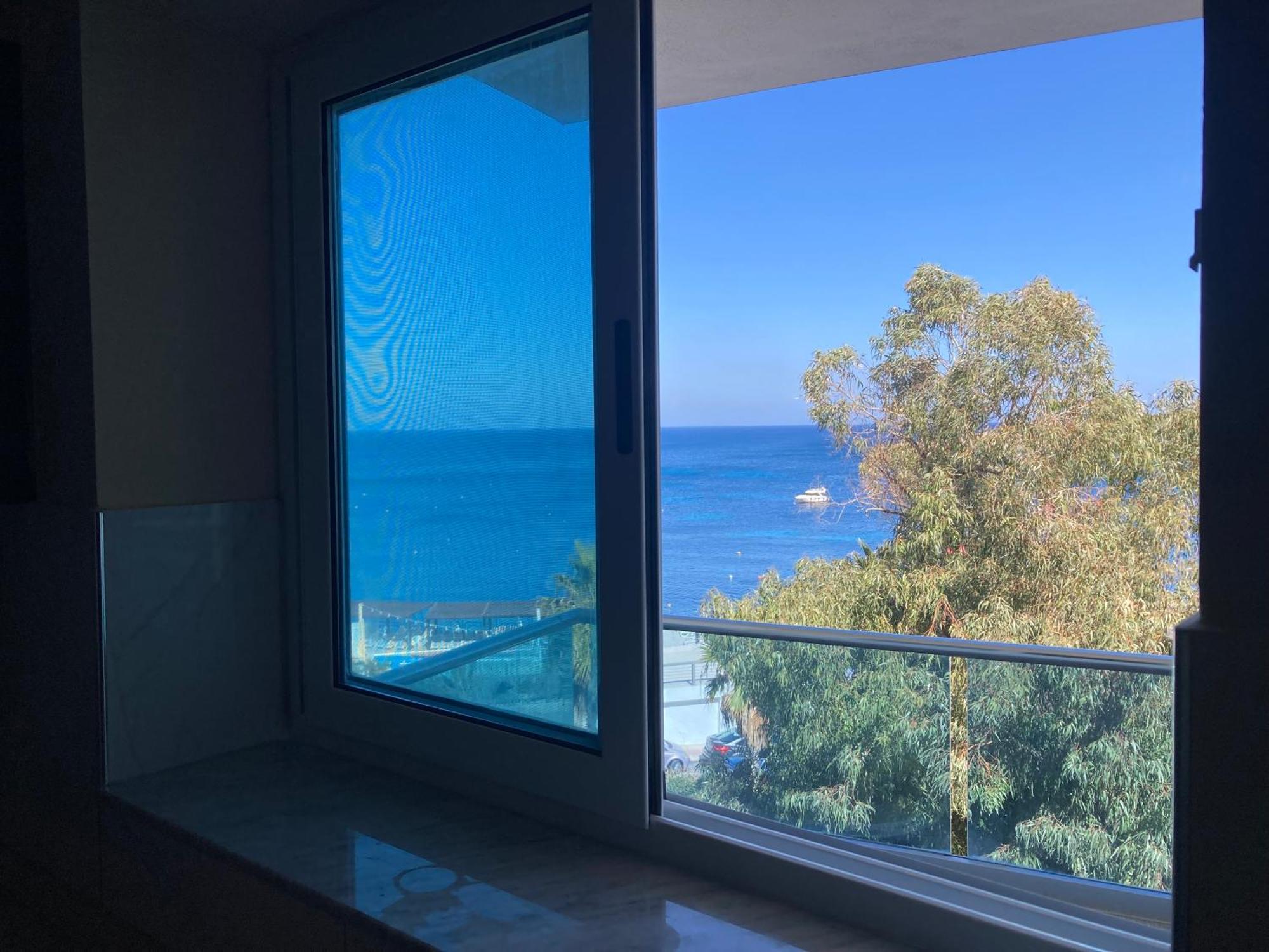 Sunrise Bay Apartments - Frontline Sea Views Сейнт Полс Бей Екстериор снимка