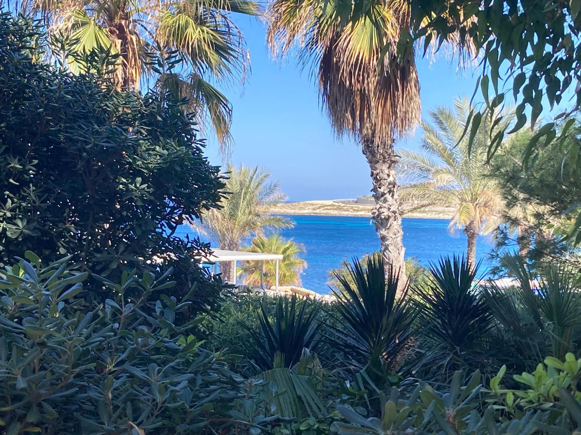 Sunrise Bay Apartments - Frontline Sea Views Сейнт Полс Бей Екстериор снимка