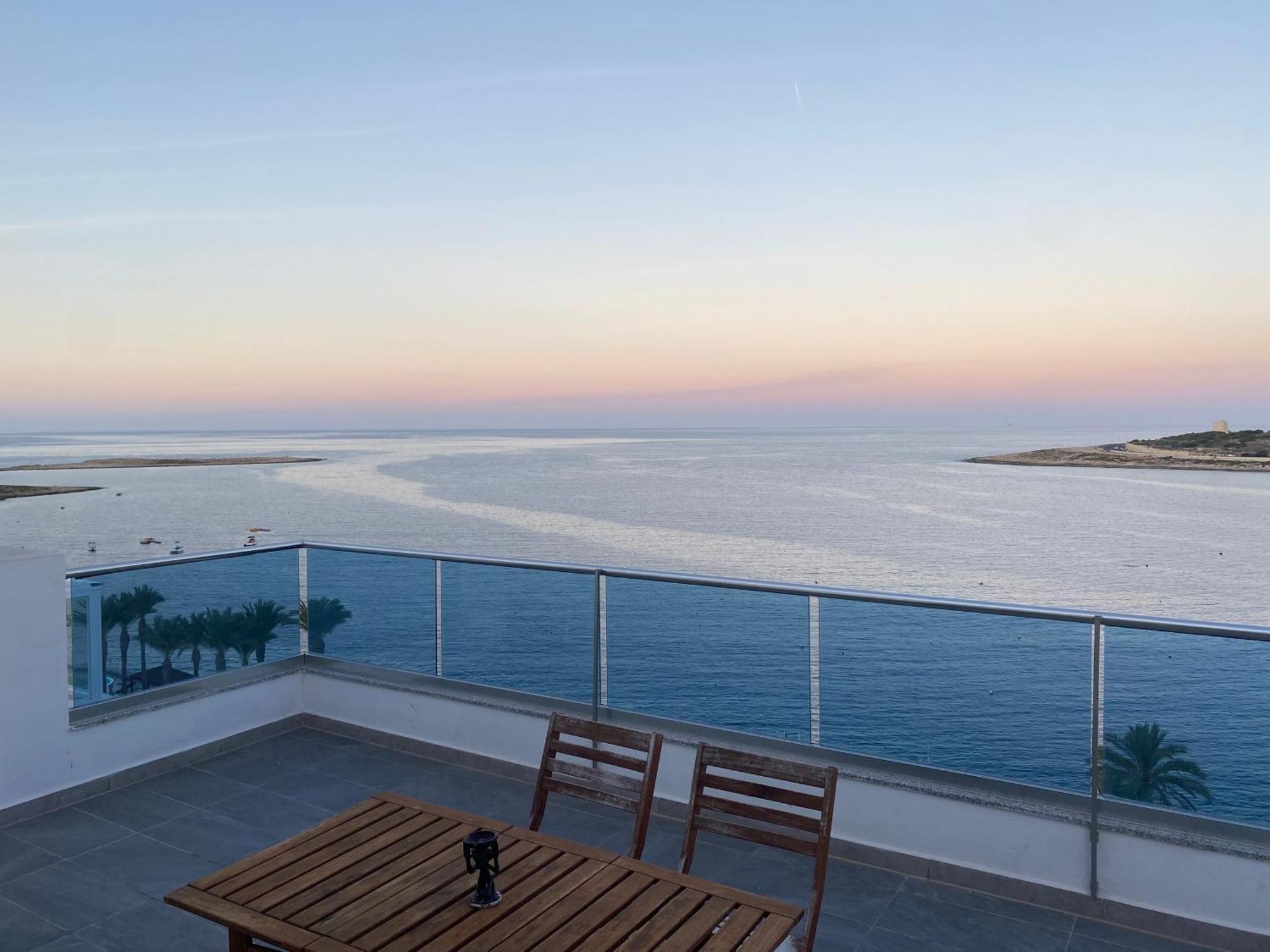 Sunrise Bay Apartments - Frontline Sea Views Сейнт Полс Бей Екстериор снимка