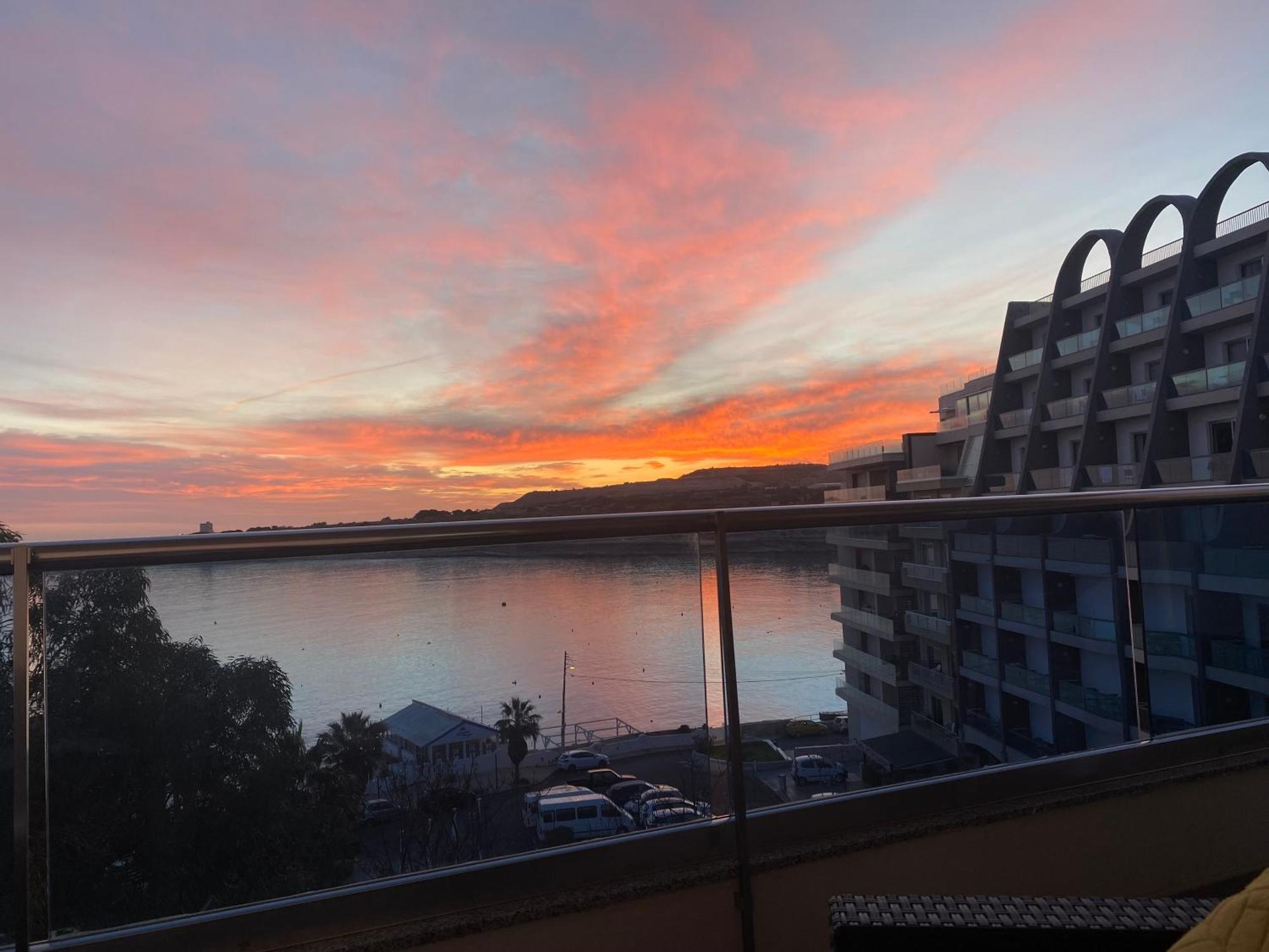 Sunrise Bay Apartments - Frontline Sea Views Сейнт Полс Бей Екстериор снимка
