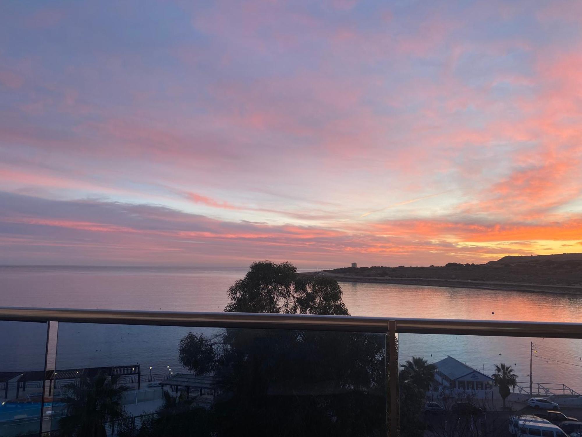 Sunrise Bay Apartments - Frontline Sea Views Сейнт Полс Бей Екстериор снимка